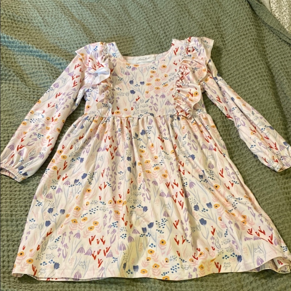 Floral Kids Dress with Ruffle detail- Marie Nicole Clothing.  Size 2xl / 6yo